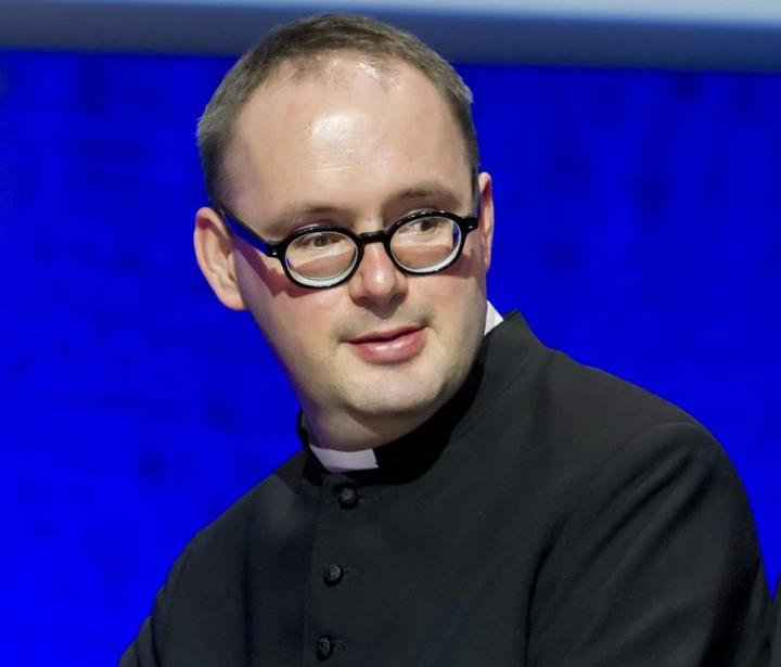 Poznaj tajemnice: książki o księdzu Kaczkowskim, które warto przeczytać