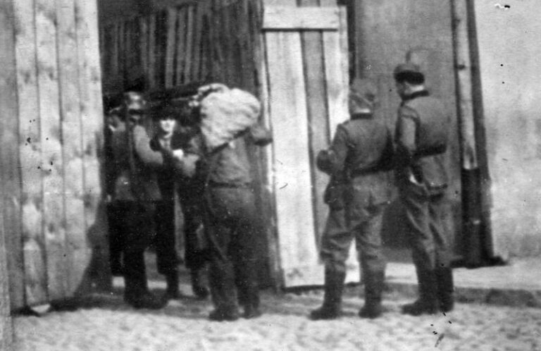 Siła słowa: odkrywamy książki o obozach koncentracyjnych jako lektury pamięci