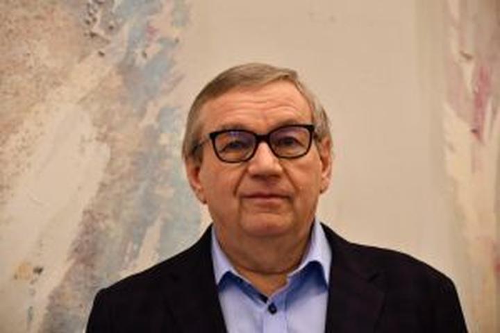 Złamane słowa w tomiku "Tak ludzka" ks. Twardowskiego – poezja bliska sercu