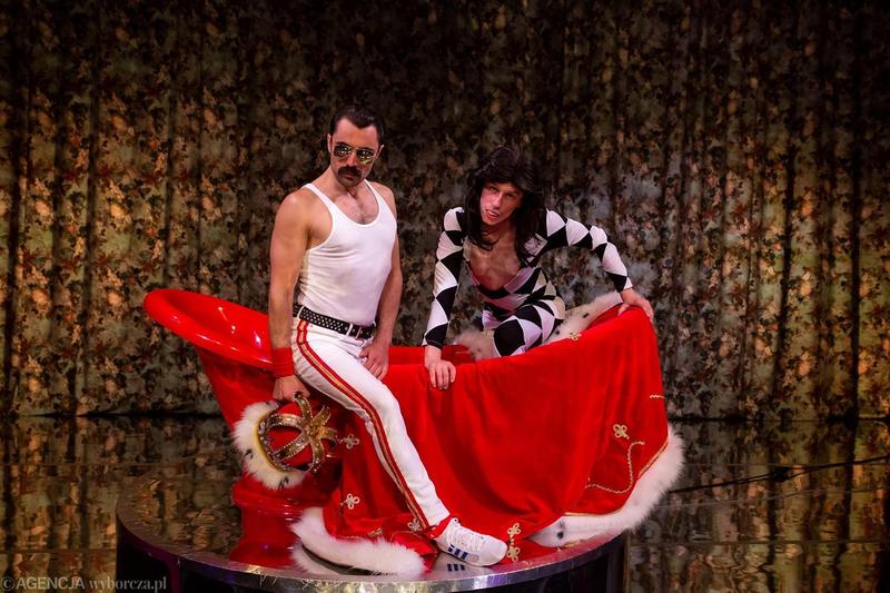 Królowa czy niewolnica? Odkryj tajemnice książki, która porusza serca