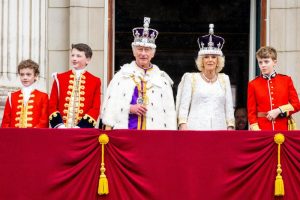 Odkryj fascynujący świat rodziny królewskiej z książką dostępną w Empik