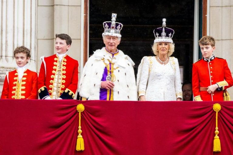 Odkryj fascynujący świat rodziny królewskiej z książką dostępną w Empik