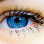 Magia niebieskich oczu: piękne cytaty, które zachwycają