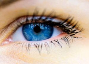 Magia niebieskich oczu: piękne cytaty, które zachwycają