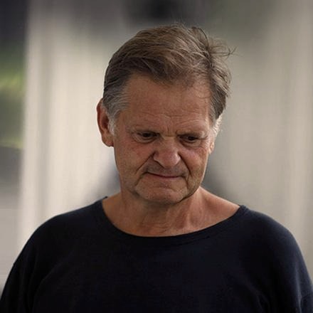 Jarosław Mikołajewski: Wiersze, które poruszają serca i umysły