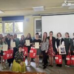 Magiczne brzmienie: piękne wiersze po francusku z wymową dla każdego