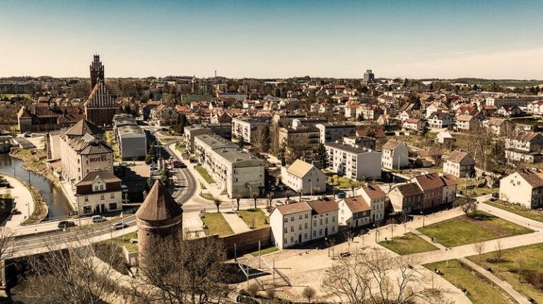 Miasto jako metafora w literaturze – analiza motywów w rozprawce