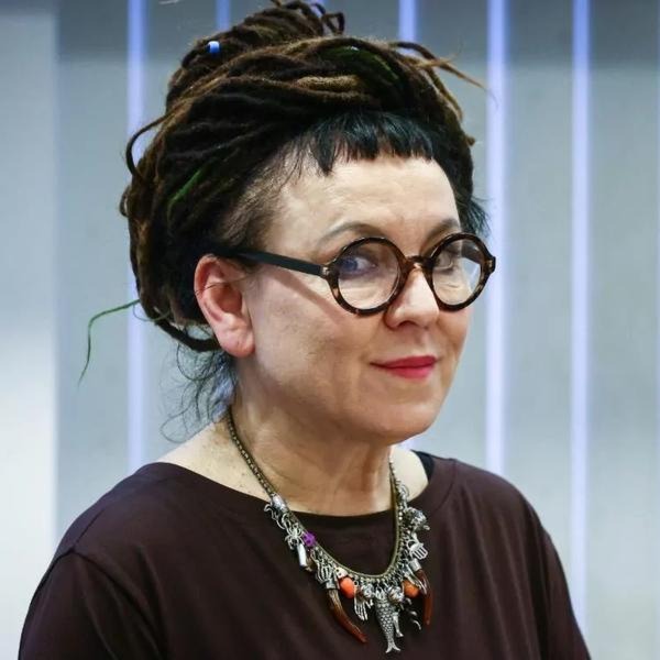 Olga Tokarczuk i jej wiersze – miasto w lustrach refleksji