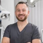 Zanurz się w świat poezji Jakuba Jasińskiego – odkryj jego wiersze
