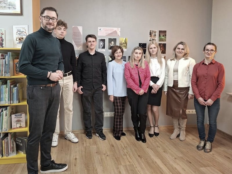 Wiersz o stworzeniu świata: Jak słowa kształtują naszą rzeczywistość